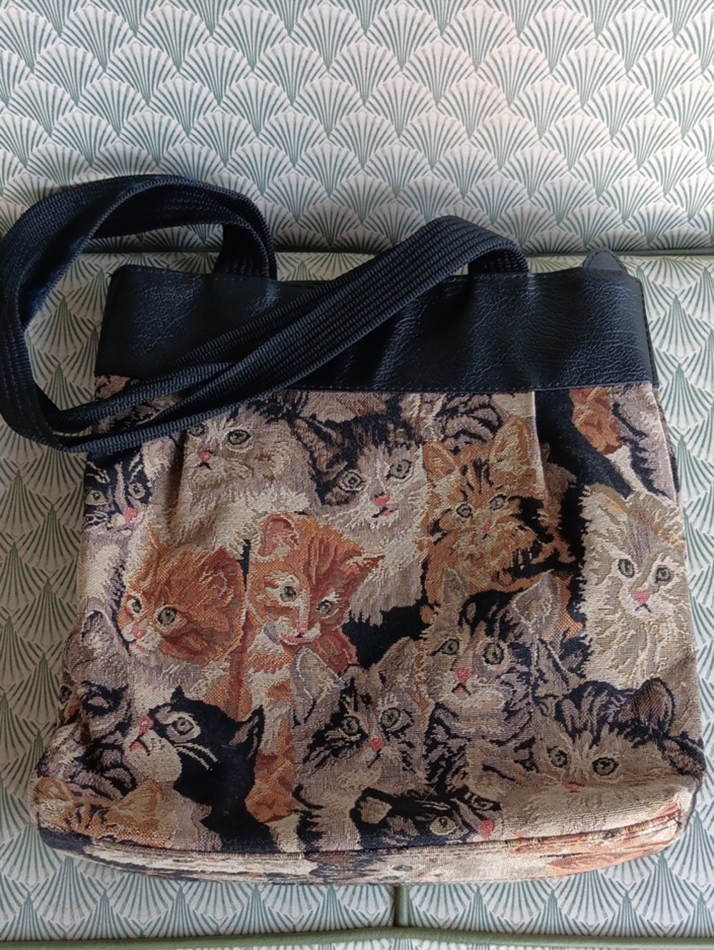 Vintage Cat Tapestry Bag With Zipper Closure. 12 1/2"H X 12 1/2"W X 3"D